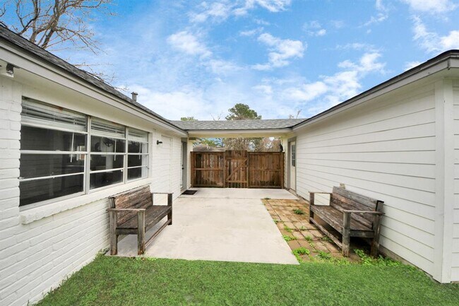 Building Photo - 13003 Foxburo Dr