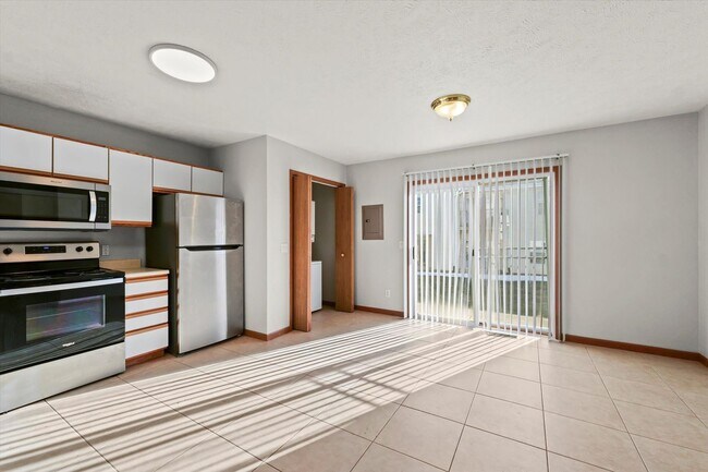 Building Photo - Modern 3 BR Townhome in North Normal—Low Maintenance, High Comfort!