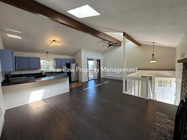 Building Photo - 2-Bedroom Duplex In North Evergreen!