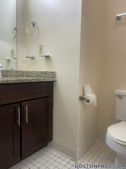 Building Photo - 140 N Beacon St