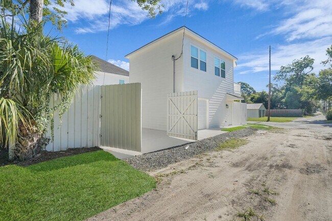 Building Photo - East Duffy Street