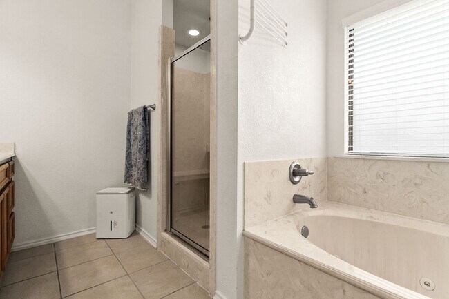 Building Photo - 1808 Bailey Dr