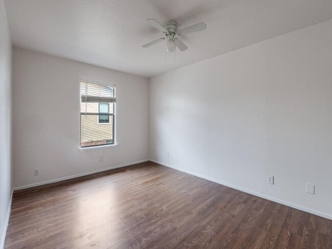 Building Photo - Newly Renovated Two Bedroom Condo in Carrollton!