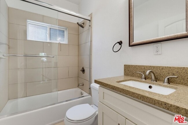 Building Photo - 3528 Mesquite Dr