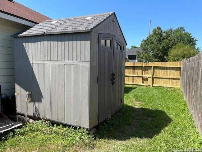 Building Photo - 4210 Field Meadow Dr