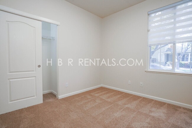 Building Photo - Wicklund Village: Charming 4-Bed Single St...