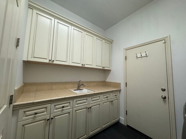 Building Photo - Welcome to the Quail Lake Gated Community!!!