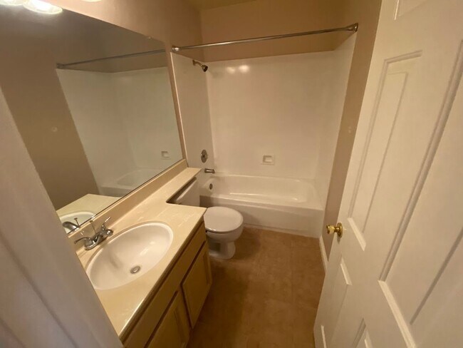 Building Photo - Charming Antelope Home - Open House Tuesday April 28th 4-4:30 PM