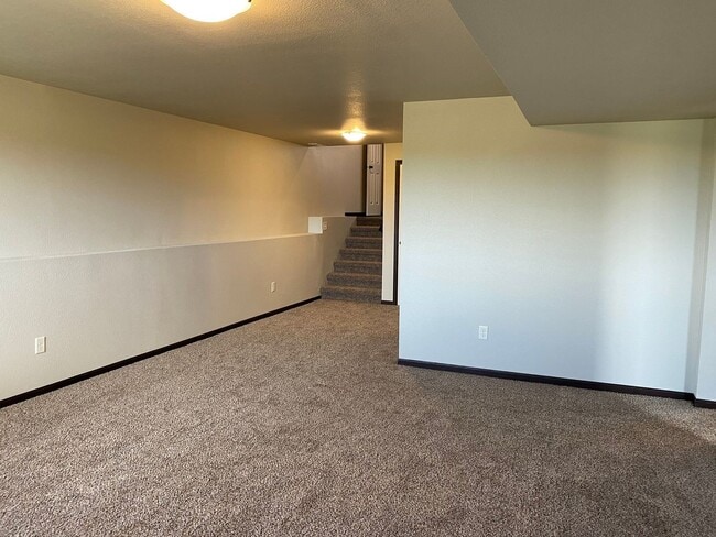Building Photo - 4 BEDROOM | 2 BATH | DOUBLE GARAGE | RAPID...