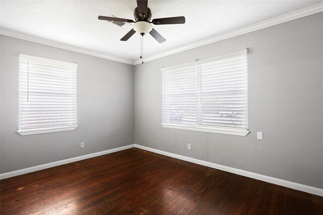 Building Photo - 2115 Linden Creek Ln