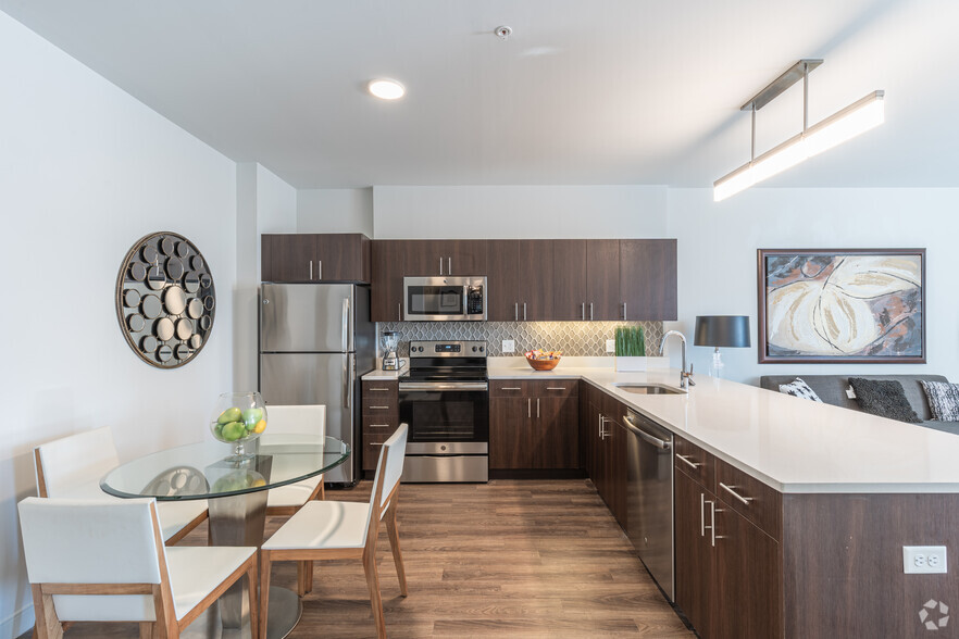 1 BR, 1 BA - 635SF - Kitchen - The Residences at Mid-town Park