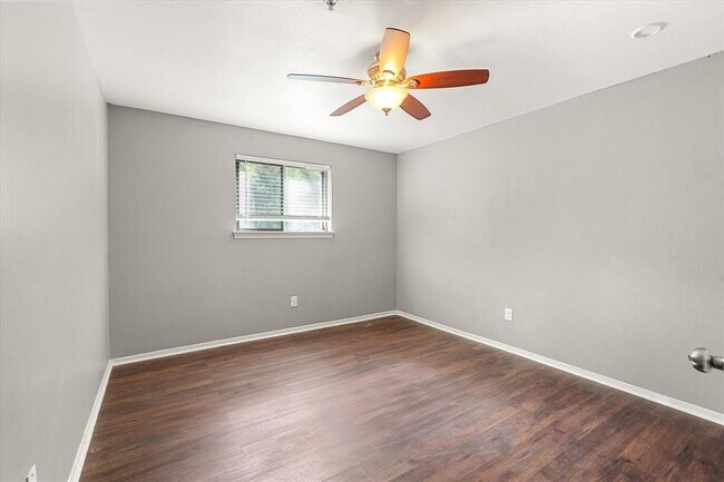 Building Photo - 25706 Glen Loch Dr