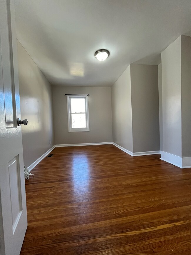 Upstairs Back Bedroom - 830 Elmwood Ave