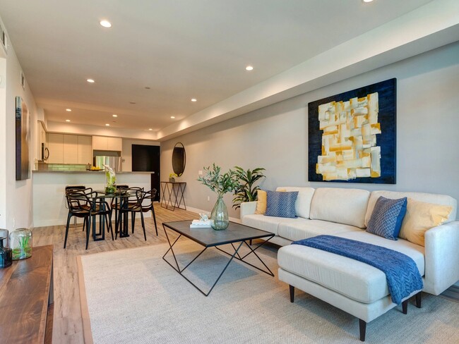 Building Photo - 338 Mariposa Ave