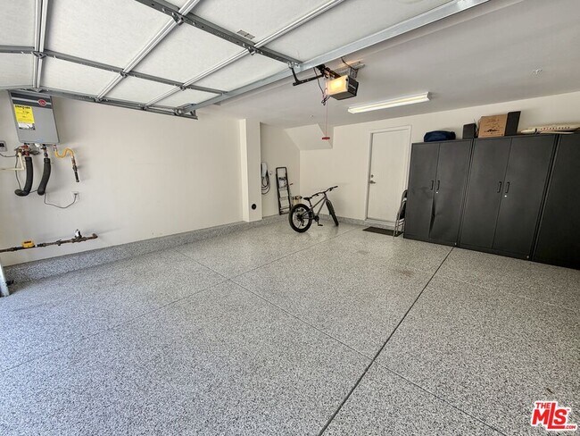 Building Photo - 2753 Waverly Dr