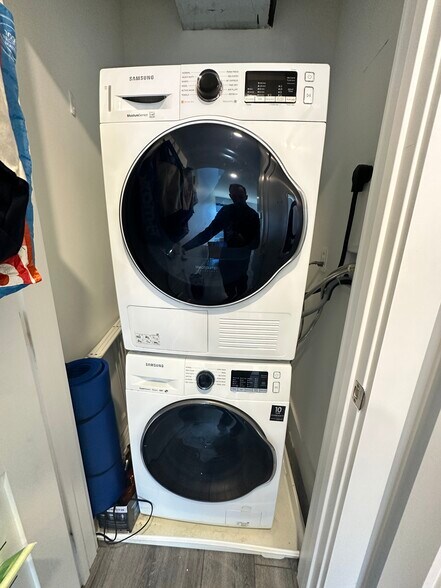 Building Photo - 55 W 5th St