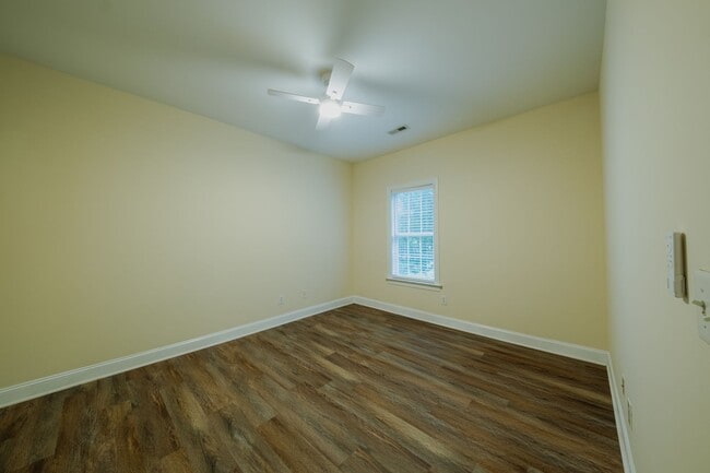 Building Photo - 8 Hydrangea Ct