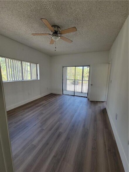 Building Photo - 2550 SW 18th Ter