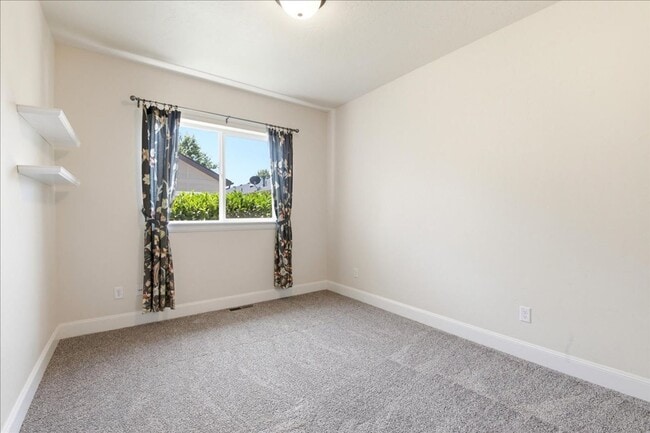 Building Photo - Single Story-3 Bedroom 2 Bathroom Home in a 55+ Community