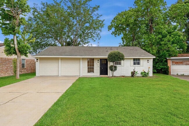 Building Photo - 3714 Brookmeade Dr