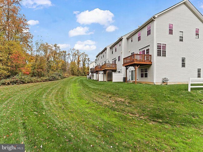 Building Photo - 523 Chestnut Ct