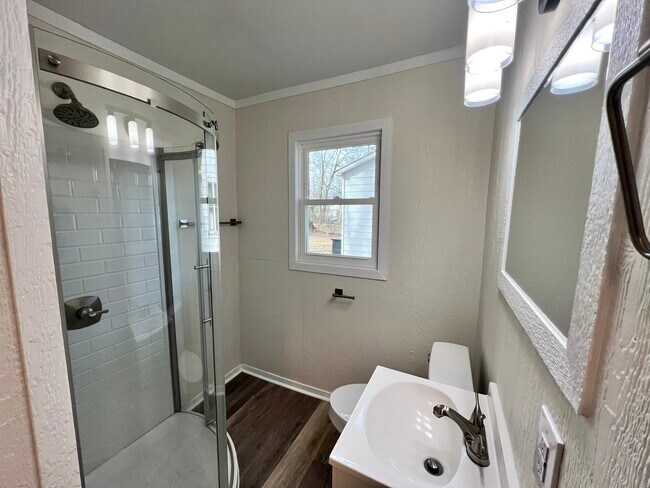 Building Photo - 1127 E Highland Ave