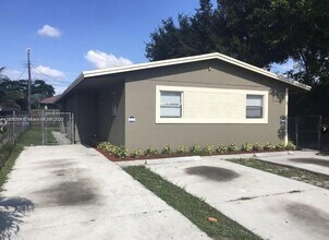 Building Photo - 1210 NW 30th Ave