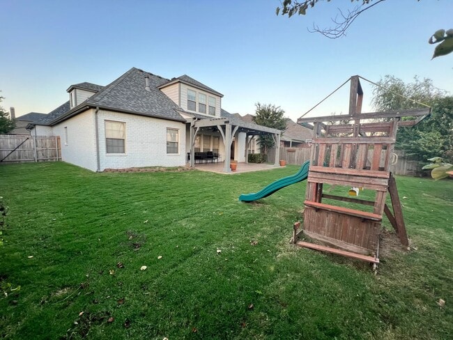 Building Photo - Stunning Home in Bixby Schools!