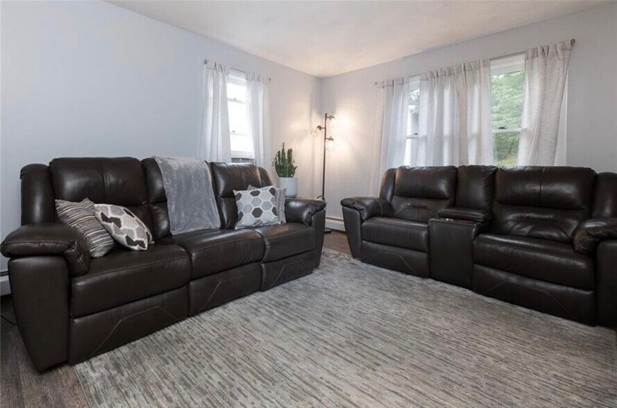 Living room - 3 Ora Murphy Ct