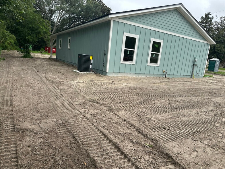 Building Photo - 2241 Parkin Rd