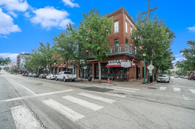 Building Photo - Modern 1 Bedroom, 1 Bath Apartment Home  Located In Historic Westport