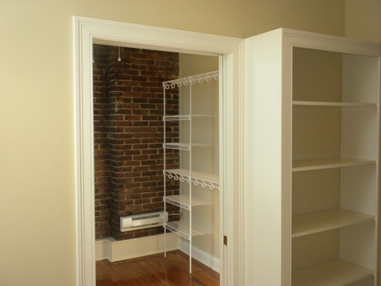 Building Photo - 15 N Pleasant St