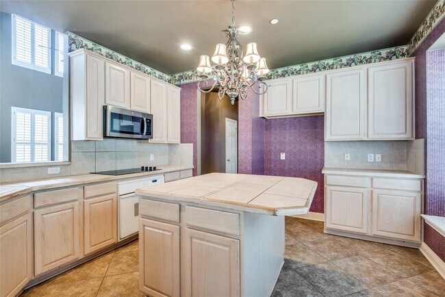 Building Photo - 452 Richmond St