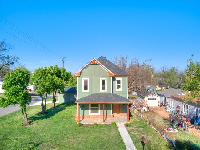 Building Photo - 801 N Ash St