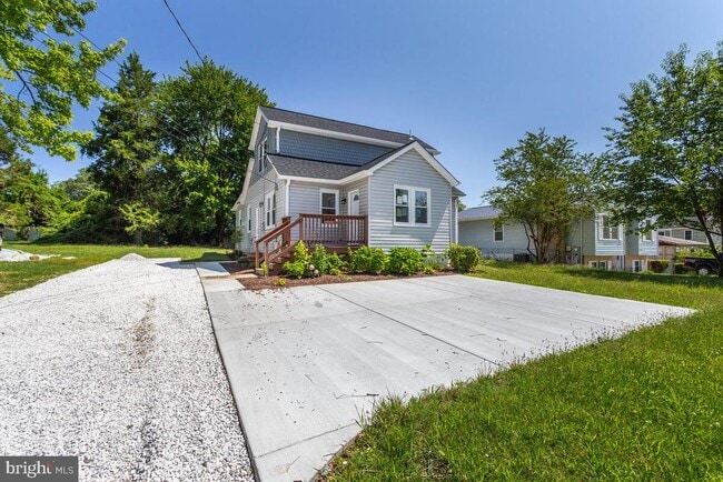 Building Photo - 1227 Tyler Ave