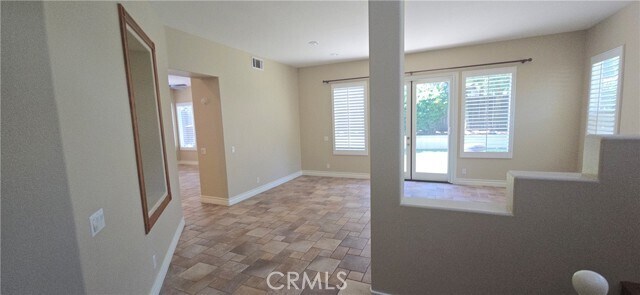 Building Photo - 20 Berlamo