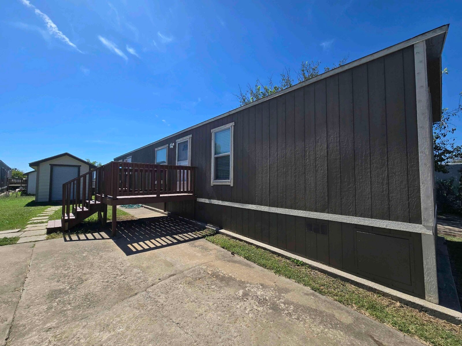 Building Photo - 709 N Collins Fwy