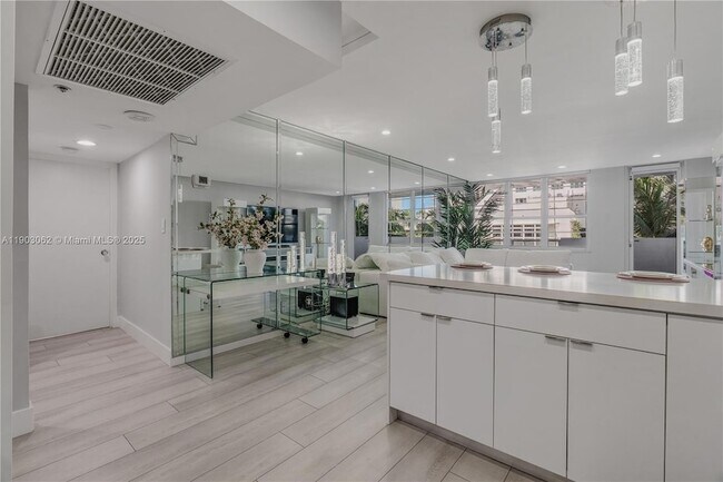 Building Photo - 100 Lincoln Rd