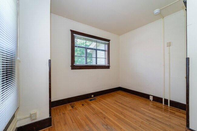Building Photo - 117 Adams St