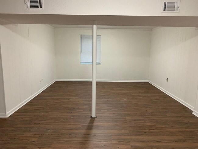 Building Photo - 3 bedroom & office -2 baths -2 car carport - washer/dryer hook ups - Den and formal living room- ...