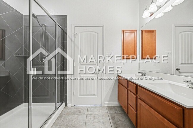 Building Photo - 3901 Legend Hill