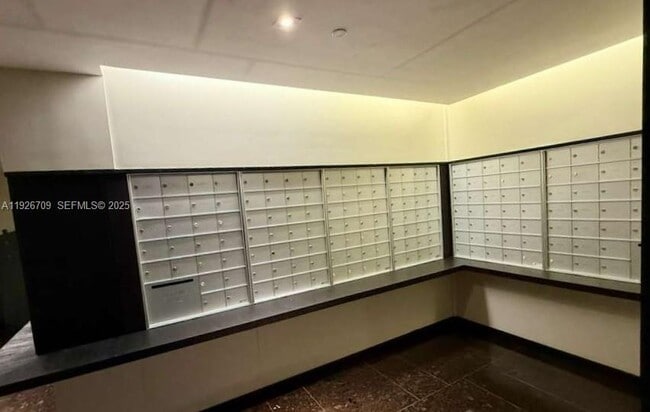 Building Photo - 1850 S Ocean Dr