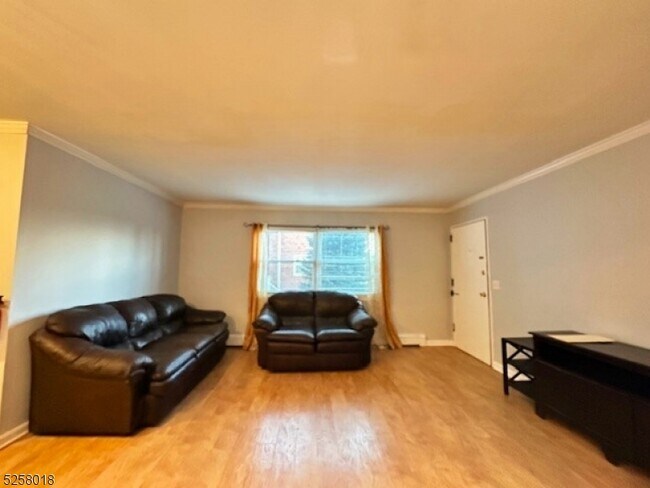 Building Photo - 197 N Beverwyck Rd