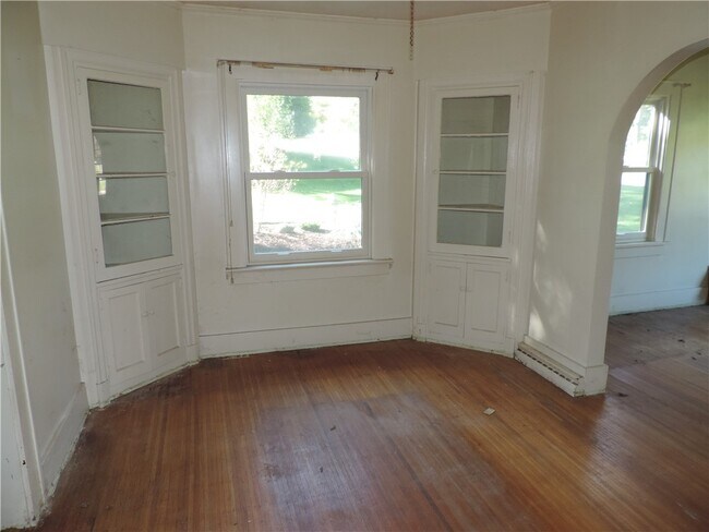 Building Photo - 872 Thomas Ave