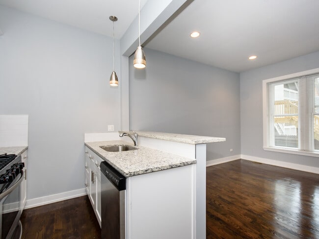 Building Photo - 2163 N Bell Ave