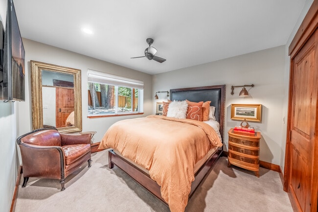 Building Photo - 198 Country Club Dr