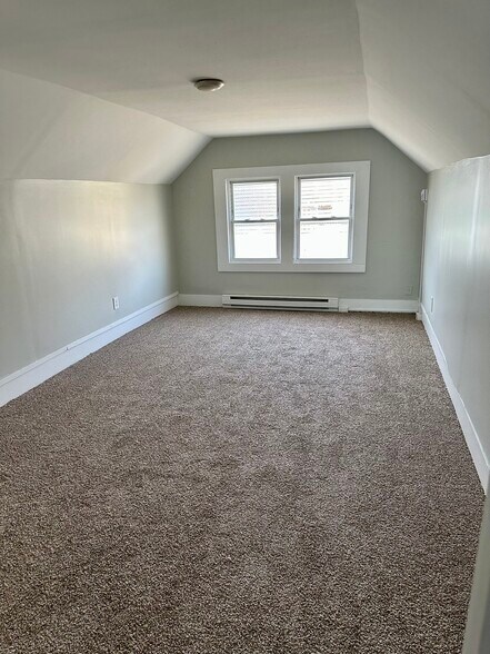 Building Photo - 39 N Spring St