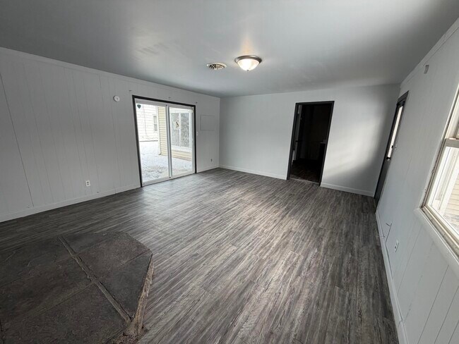 Building Photo - 1606 Glenview-