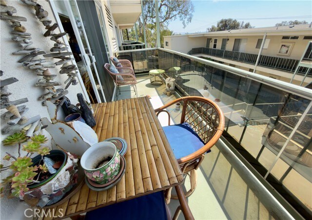 Building Photo - 240 Moss St