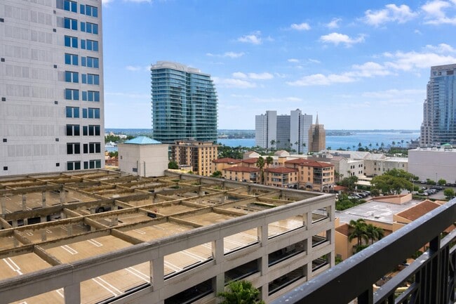 Building Photo - 801 S Olive Ave